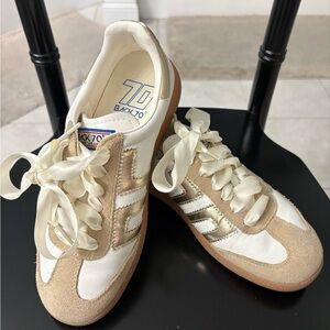 Back 70 Women's White and Gold Sneakers